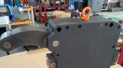 Hydraulic Center rest2